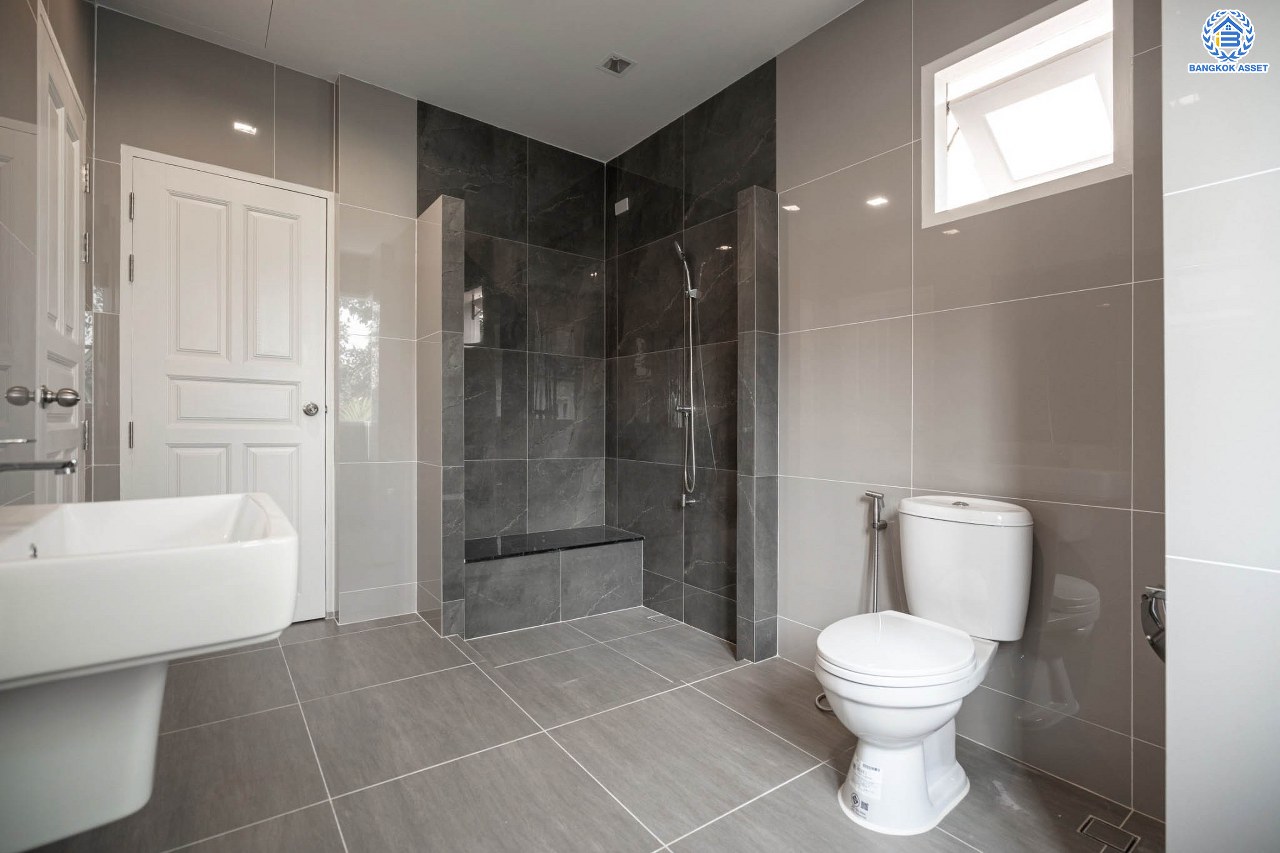 บ้านมือสองตกแต่งใหม่ โครงการ ลัดดารมย์ เพชรเกษม69 ตกแต่งหรูหราดีไซน์สุด Classic วิวสวนสาธารณะ ใกล้ส่วนกลาง บนเนื้อที่ 173.5 ตร.ว. ฟังก์ชันจัดเต็ม 4 ห้องนอน 4 ห้องน้ำ 1 ห้องอเนกประสงค์ 1 ห้องแม่บ้าน จอดรถได้ถึง 2 คัน บนทำเลศักยภาพ เชื่อมต่อหลายเส้นทาง ใกล้เดอะมอลล์บางแค จุดขึ้นทางด่วน "กาญจนาภิเษก" และรถไฟฟ้าสายสีน้ำเงิน "สถานีหลักสอง"